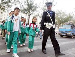 廣州海珠校園門衛(wèi)安裝身份證識別器 加強人員出入管理